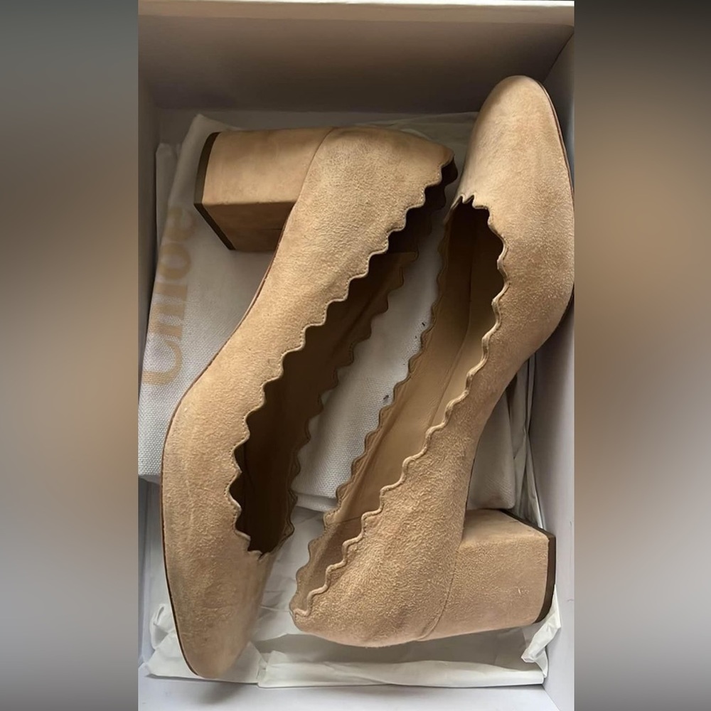 Chloe Lauren scalloped pump nude